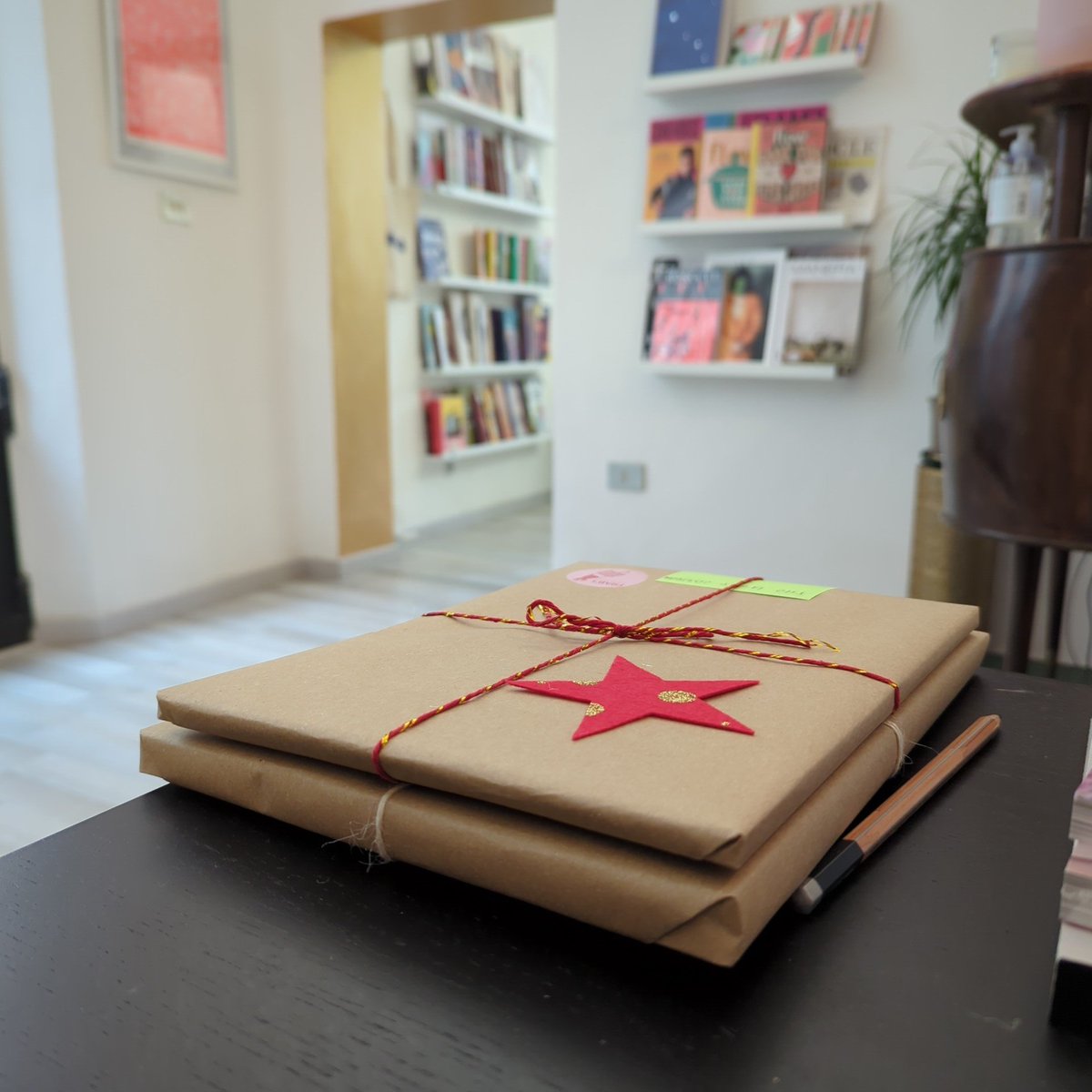 It's a lovely #Christmas opening today

#frabs #libri #Magazine