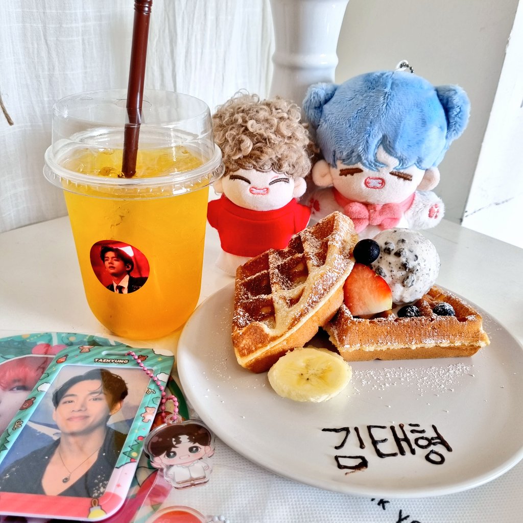 ChinBLee's tweet image. ขนมอร่อยมากกกกกก งานน่ารักมากค้าบบบบบ &amp;gt;&amp;lt;💜
#Christmastreewithtinyboy