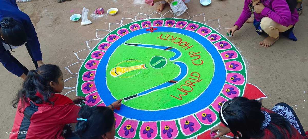bmcbbsr's tweet photo. Beautiful Rangoli designs by the community members at various wards of the city as a sense of pride that Bhubaneswar is hosting consecutively the #HWC2023 twice & we are all ready to be a #GoodHost
#BhubaneswarFirst https://t.co/y4YwIPYi4o