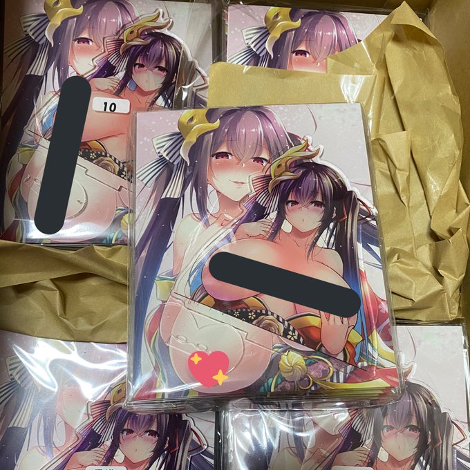 コミケ用のグッズ、大鳳さんアクリルスタンド届きましたー  でろーんとした長乳アクスタです🙂 