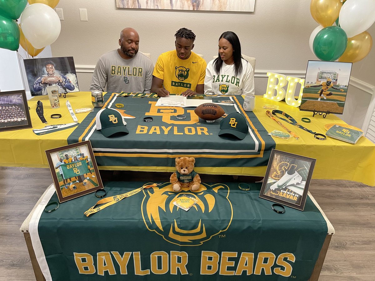 LevarThornton's tweet photo. AGTG Thank you to my Parents,  Family, Friends, and high school Coaches for coming out to my signing party. Much success to ⁦@LonnieJohnson01⁩ and ⁦@JahridHughes⁩ on the next level. #Sic’Em ⁦@BUFootball⁩ https://t.co/ZpTmN2B4dT