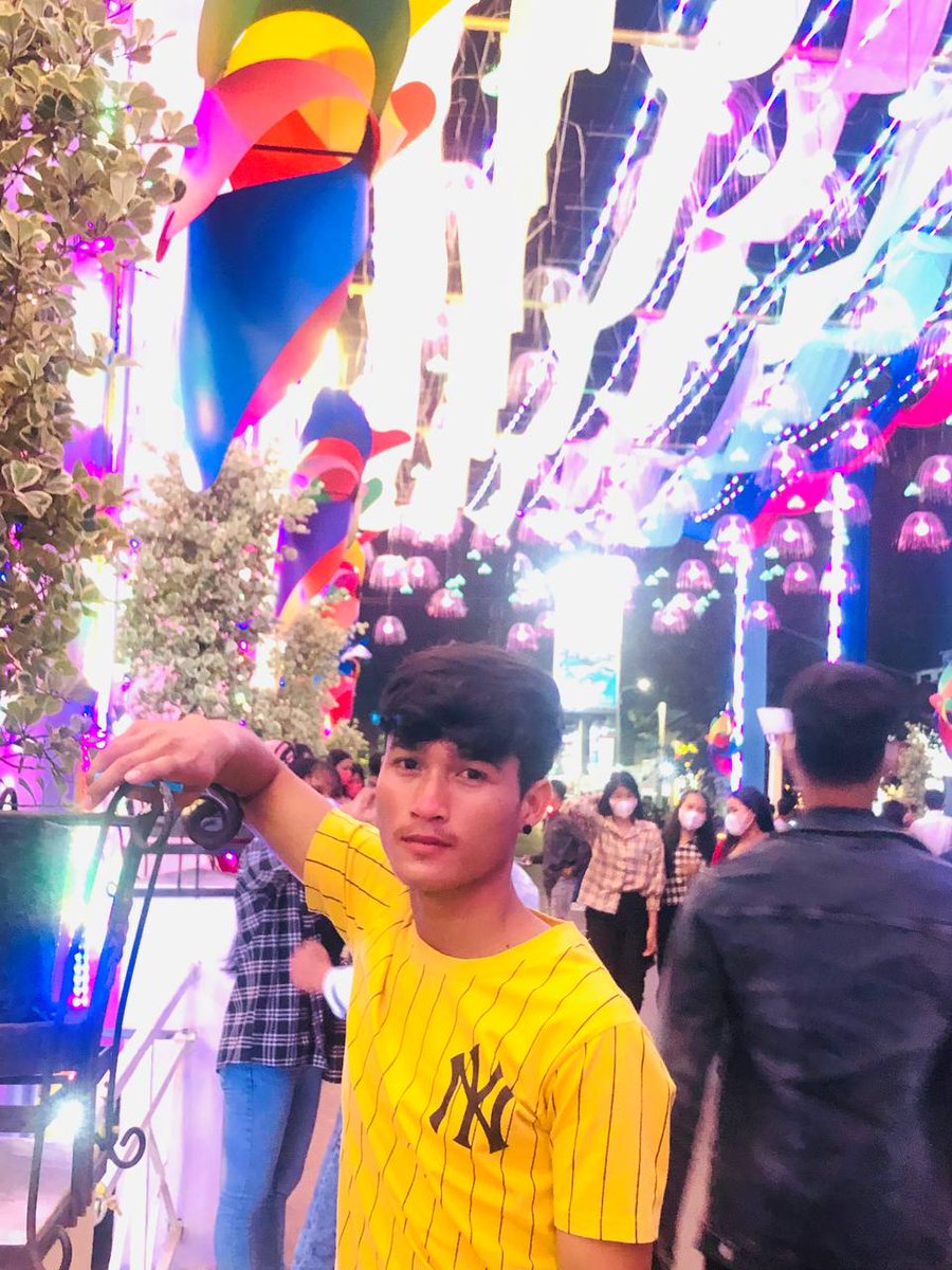 អ្នកណាអោយកាដូខ្ញុំ ខ្ញុំប្រគល់ខ្លួនអោយអ្នកហ្នឹង🥹