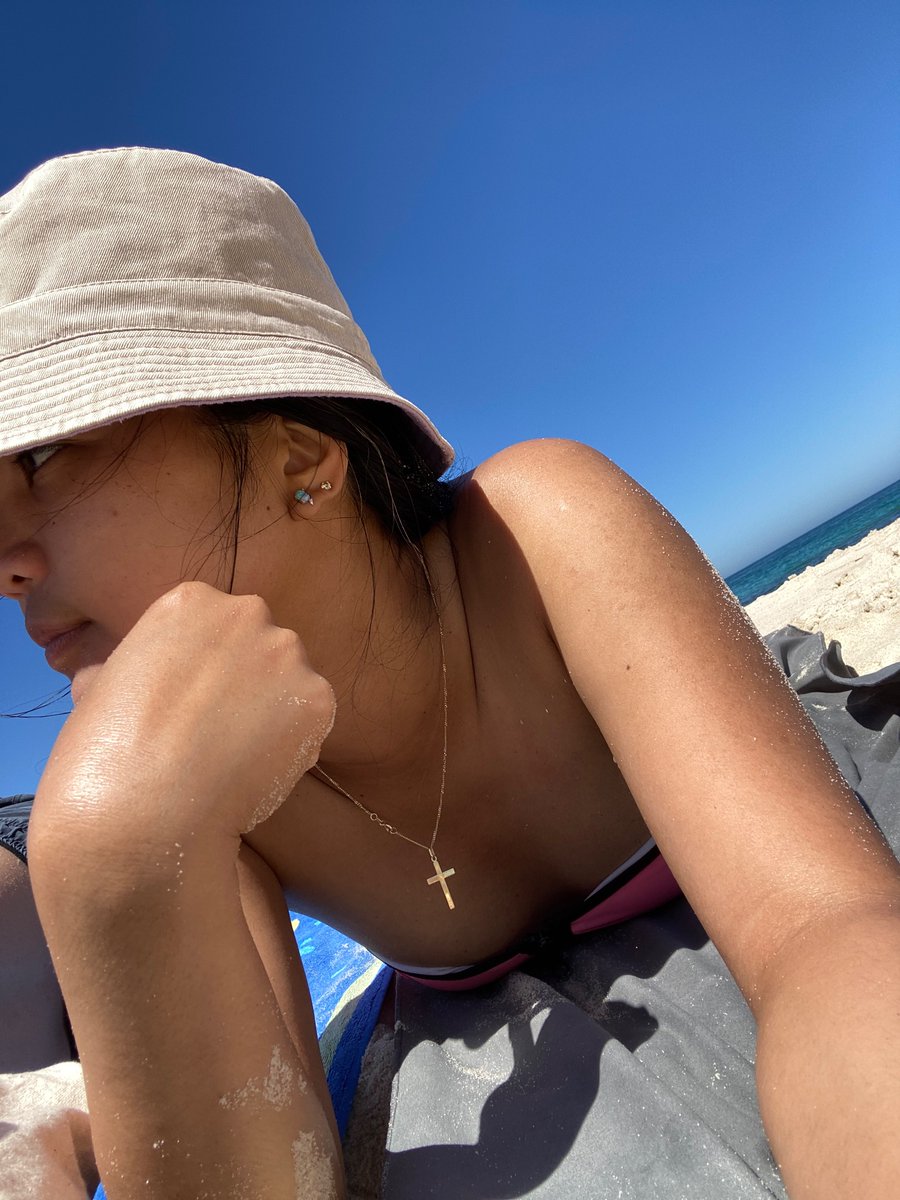 _kweenini's tweet photo. christmas eve in australia ☀️ https://t.co/VNrAbVN6WW