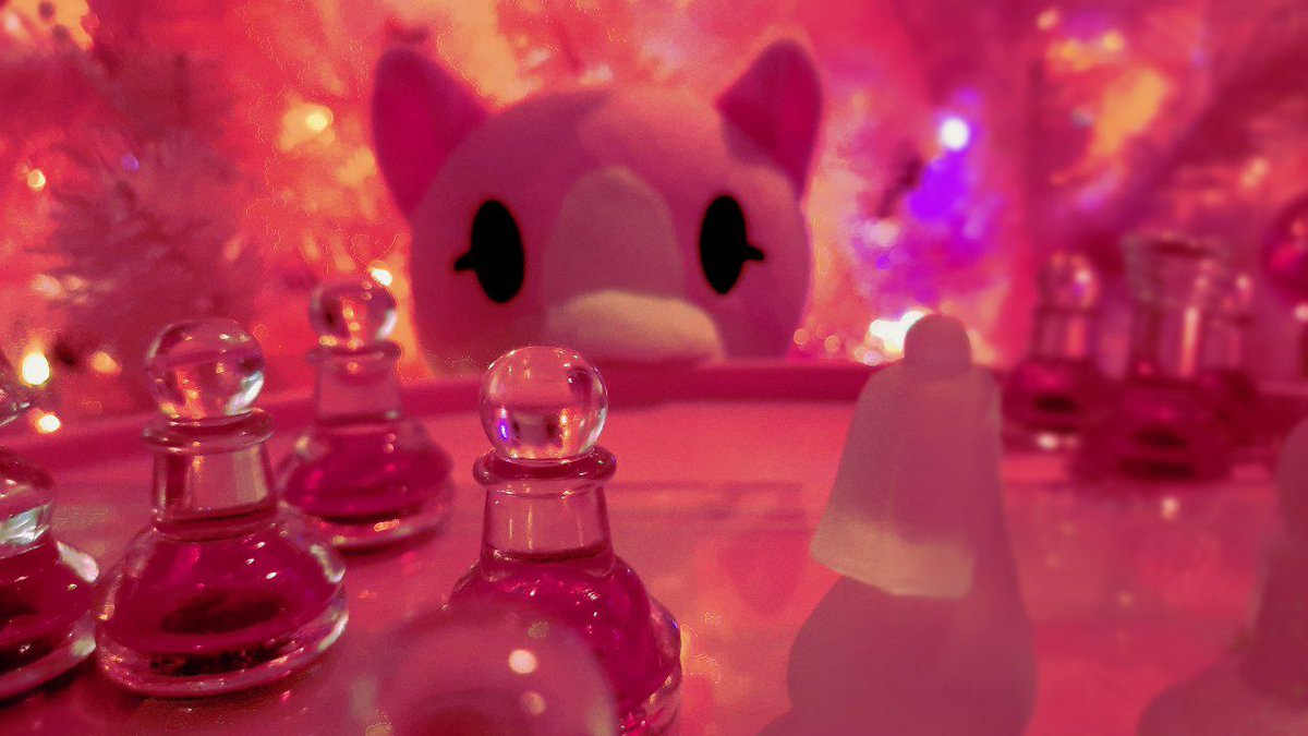 kittenmod's tweet photo. I don't really post on here much anymore but my girl is looking very festive and wanted to share https://t.co/ITAgrKJVvh
