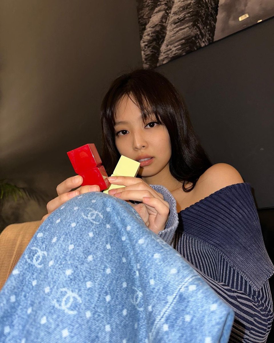 jnkstyle's tweet photo. mother. https://t.co/iuuLoIjKyk