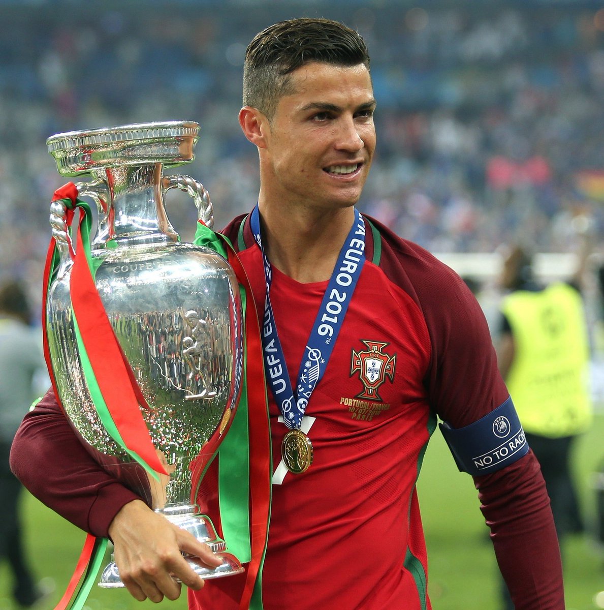 TeamCRonaldo's tweet photo. Bigger than the entire corrupt system. The GOAT. https://t.co/h5M34pNcAe