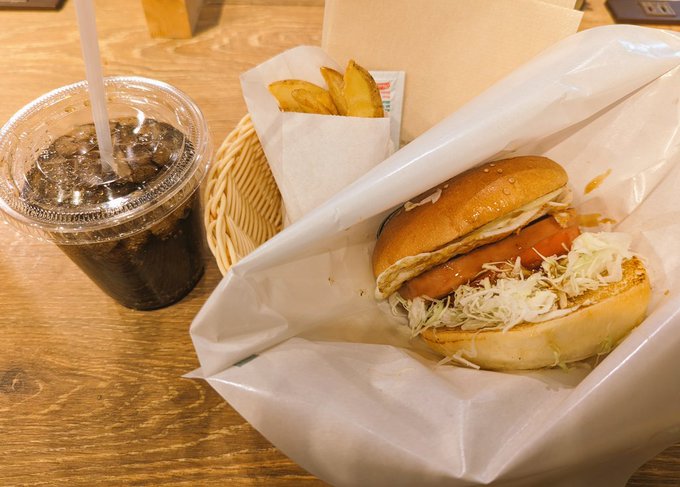 #ぼっち・ざ・ろっく  #フレッシュネスバーガー  スパムバーガー食べ納め サンキュー青山吉能 https://t.co/4YiICVv2fb<a href="/tag/%E3%81%BC%E3%81%A3%E3%81%A1%E3%83%BB%E3%81%96%E3%83%BB%E3%82%8D%E3%81%A3%E3%81%8F"class="tags">#ぼっち・ざ・ろっく</a><a href="/tag/%E3%83%95%E3%83%AC%E3%83%83%E3%82%B7%E3%83%A5%E3%83%8D%E3%82%B9%E3%83%90%E3%83%BC%E3%82%AC%E3%83%BC"class="tags">#フレッシュネスバーガー</a>