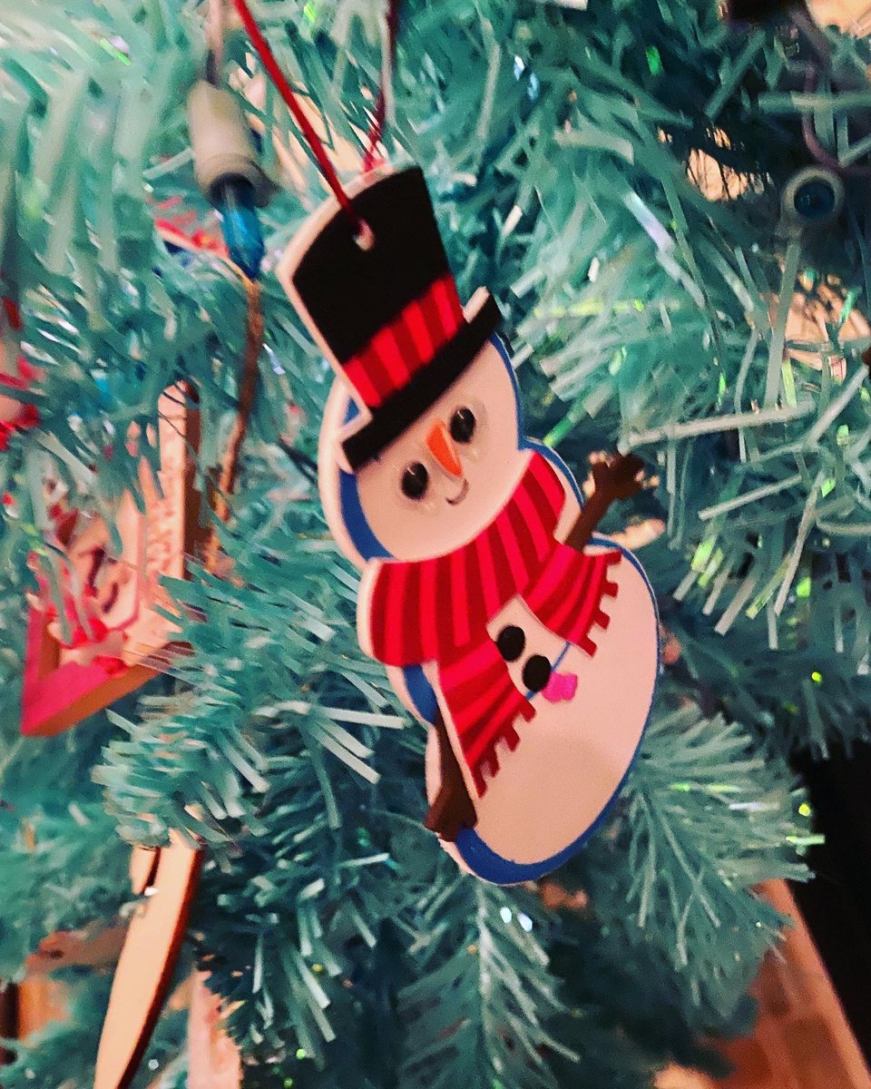 LorynnRed's tweet photo. @ATTexplore I’m really enjoying doing fun crafts with my toddler - especially ones we can add to the tree! Happy Holidays from AT&amp;T and me! #attexploresweeps https://t.co/sOaqlgSqCq