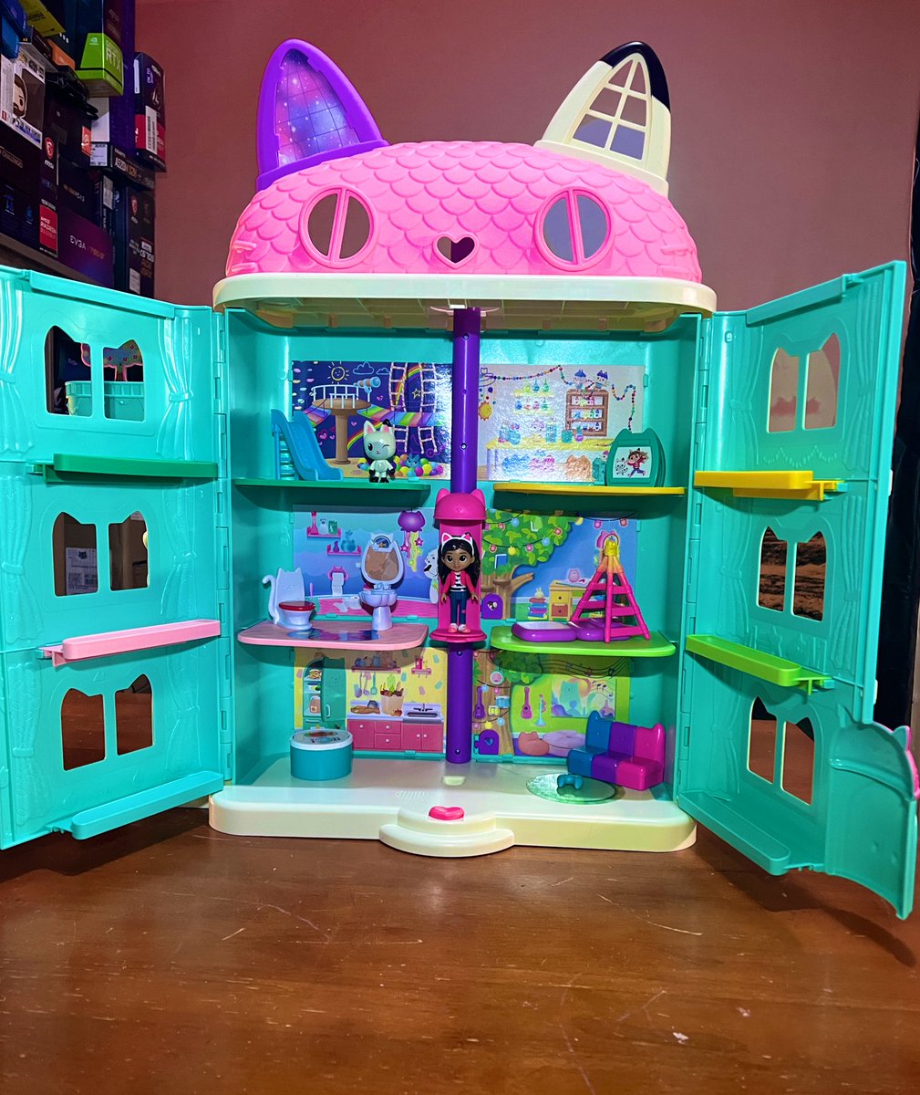 mitechexpert's tweet photo. Bad ass custom gaming PCs are not the only thing we know how to build!

And this “customer” will be just as pleased with her system 😉

#MTX #mitechexpert #MerryChristmas #HappyHolidays https://t.co/aMD71YsGKl
