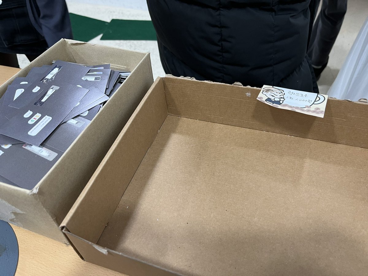 🎄 럭키드로우 마감했습니다 감사합니다!
 추후 수요조사를통해 통판으로 찾아뵙겠습니다!