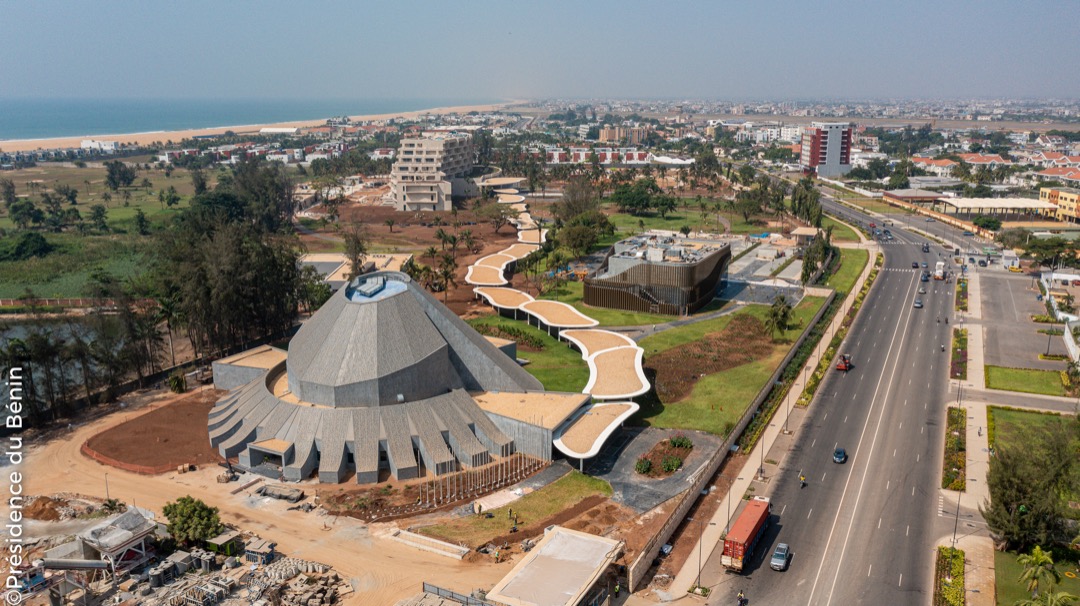 gouvbenin's tweet image. 🛑 1er hôtel 5 Étoiles 🌟 au Bénin : Les travaux de construction de Sofitel Hôtel et de la réhabilitation du Centre International de Conférence de Cotonou sont très très avancés. #BeninTourisme #Wasexo #Gouvbenin