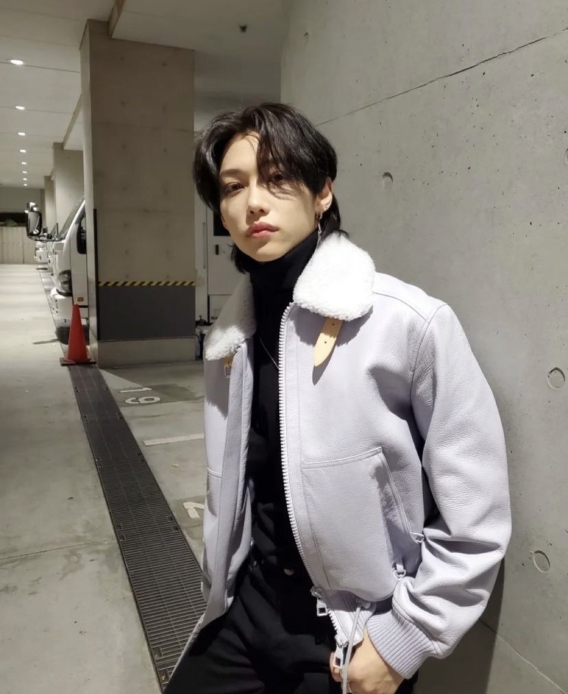 LIXBRAND's tweet photo. [ 📸 ] @/realstraykids

#FELIX uploaded the most gorgeous pics, he's so handsome omg

" 🤍

#/felix #/straykids #/youmakestraykidsstay "

— https://t.co/jOwdCoI9G3

DEEP END BY FELIX
#DeepEnd_OUTNOW
#DeepEnd #필릭스 #フィリックス https://t.co/rJb25dVAFI