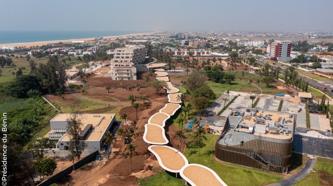 gouvbenin's tweet image. 🛑 1er hôtel 5 Étoiles 🌟 au Bénin : Les travaux de construction de Sofitel Hôtel et de la réhabilitation du Centre International de Conférence de Cotonou sont très très avancés. #BeninTourisme #Wasexo #Gouvbenin