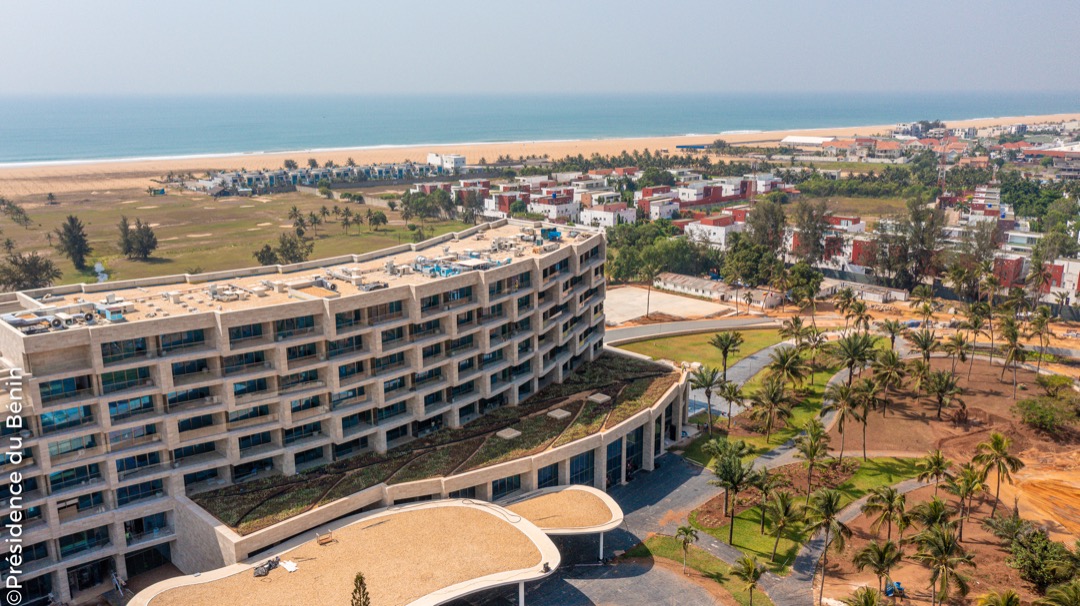 gouvbenin's tweet image. 🛑 1er hôtel 5 Étoiles 🌟 au Bénin : Les travaux de construction de Sofitel Hôtel et de la réhabilitation du Centre International de Conférence de Cotonou sont très très avancés. #BeninTourisme #Wasexo #Gouvbenin