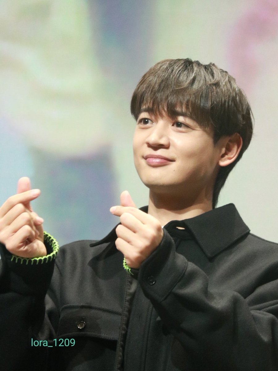 lora_1209's tweet photo. 221224 민호 music plant 팬싸 
photo time 

#샤이니 #민호 #최민호 #SHINee #Minho #ミンホ #崔珉豪 #珉豪 https://t.co/DNyTTec7Vb