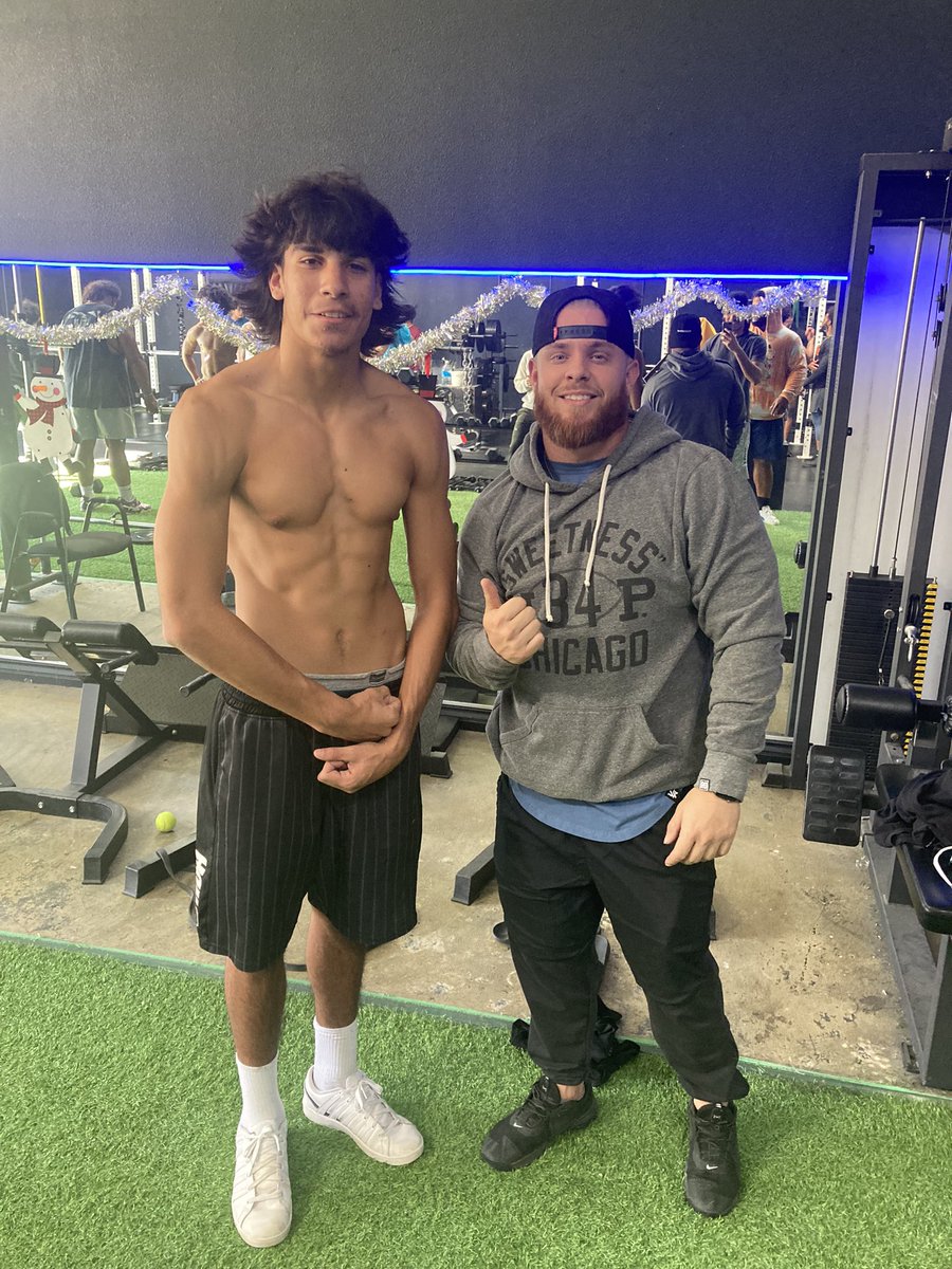 Early morning on a Friday grinding for greatness 💯<a href="/DustyAnfuso/">Dusty Anfuso</a> <a href="/eastlaketitanFB/">Eastlake Titans Football</a> off season training is in full motion 💯