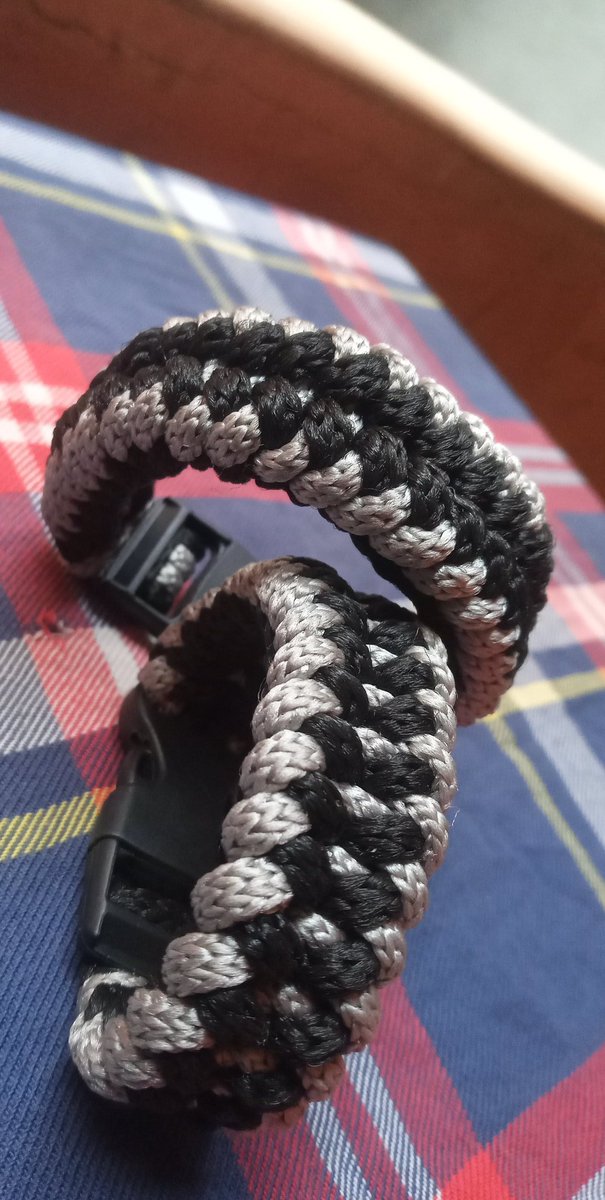 KraftKordz__'s tweet photo. What's your thoughts when it comes to bracelets? Or you just like your wrists looking bare/free 🤷🏾♂️🤷🏾♂️
#naijafashionista #MerryChristmas #kraftkordz #paracordbracelets #paracorddesigns #paracordprojects #paracordporn #paracord550 #paracordlife #wristfashion #accessories https://t.co/ZlJe0j00pR