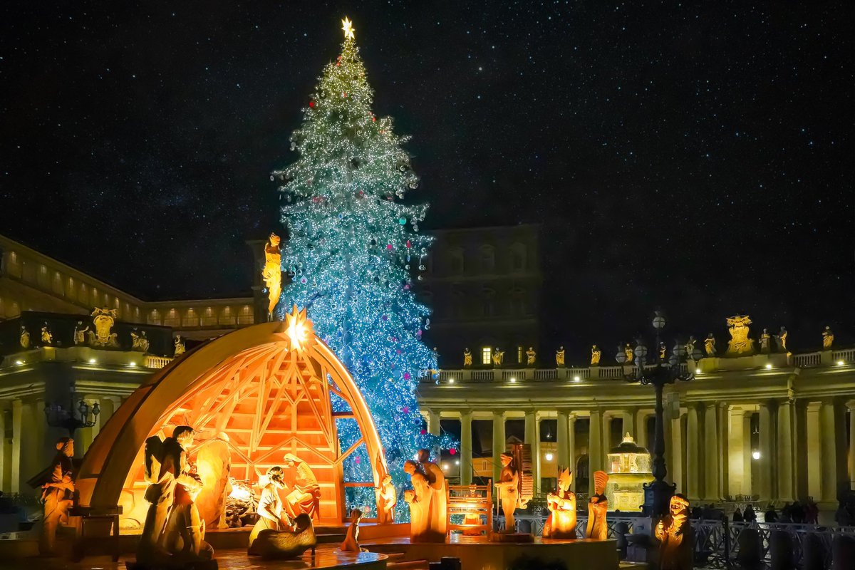 HeikoPiske's tweet photo. Merry Christmas 😊

#MerryChristmas #Nativity #ChristmasTree #vatikan #Church #roma #italia https://t.co/sDCSy0GRwk