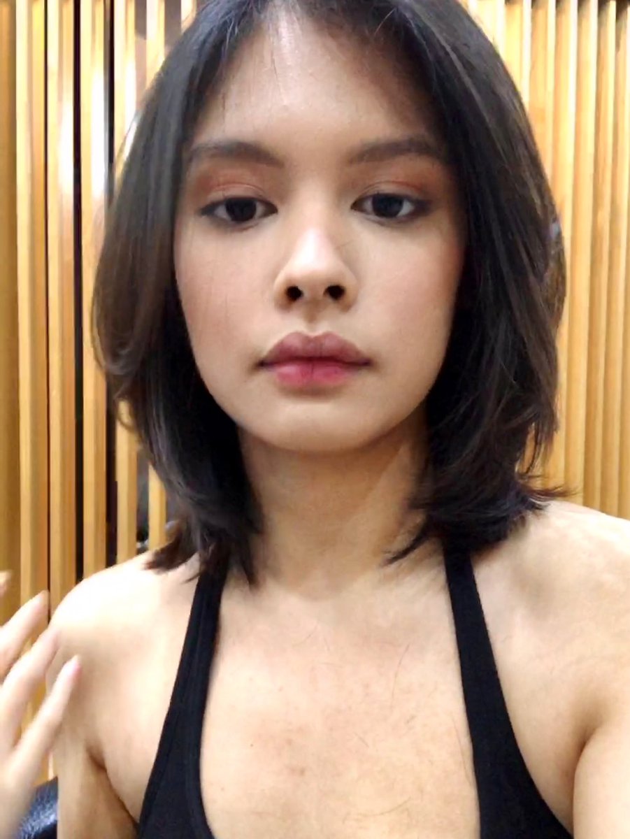 moonchaser4000's tweet photo. hot girl 🤝 minor haircut https://t.co/z5uXH7kAog