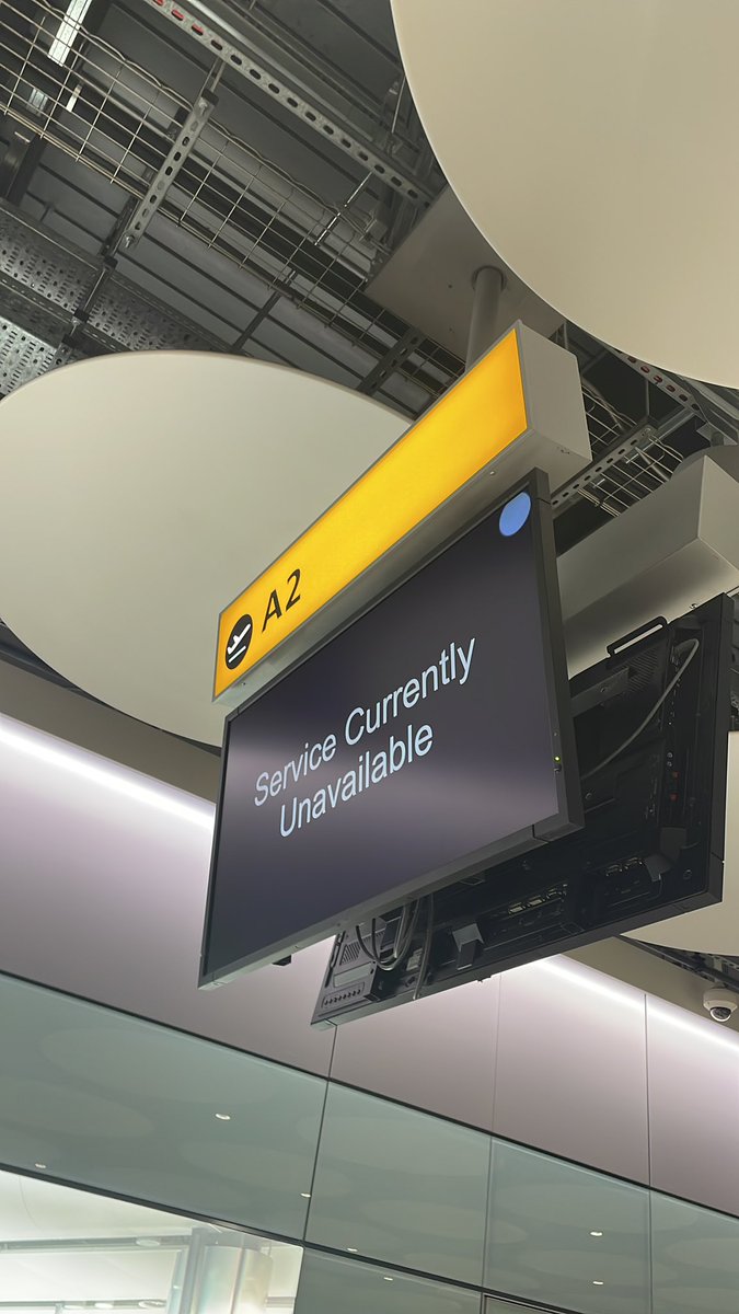 Always fun at <a href="/HeathrowAirport/">Heathrow Airport</a> when the screens stop working!