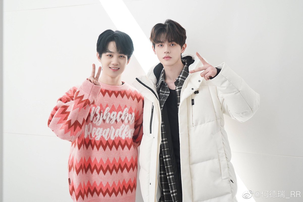 he_derui's tweet photo. RuiRui: Seemingly careless, the moment I stood on the stage, my heart was still full of excitement. 
#HeDeRui #何德瑞 #เหอเต๋อรุ่ย 🌈 https://t.co/OD4Hn7yA9W
