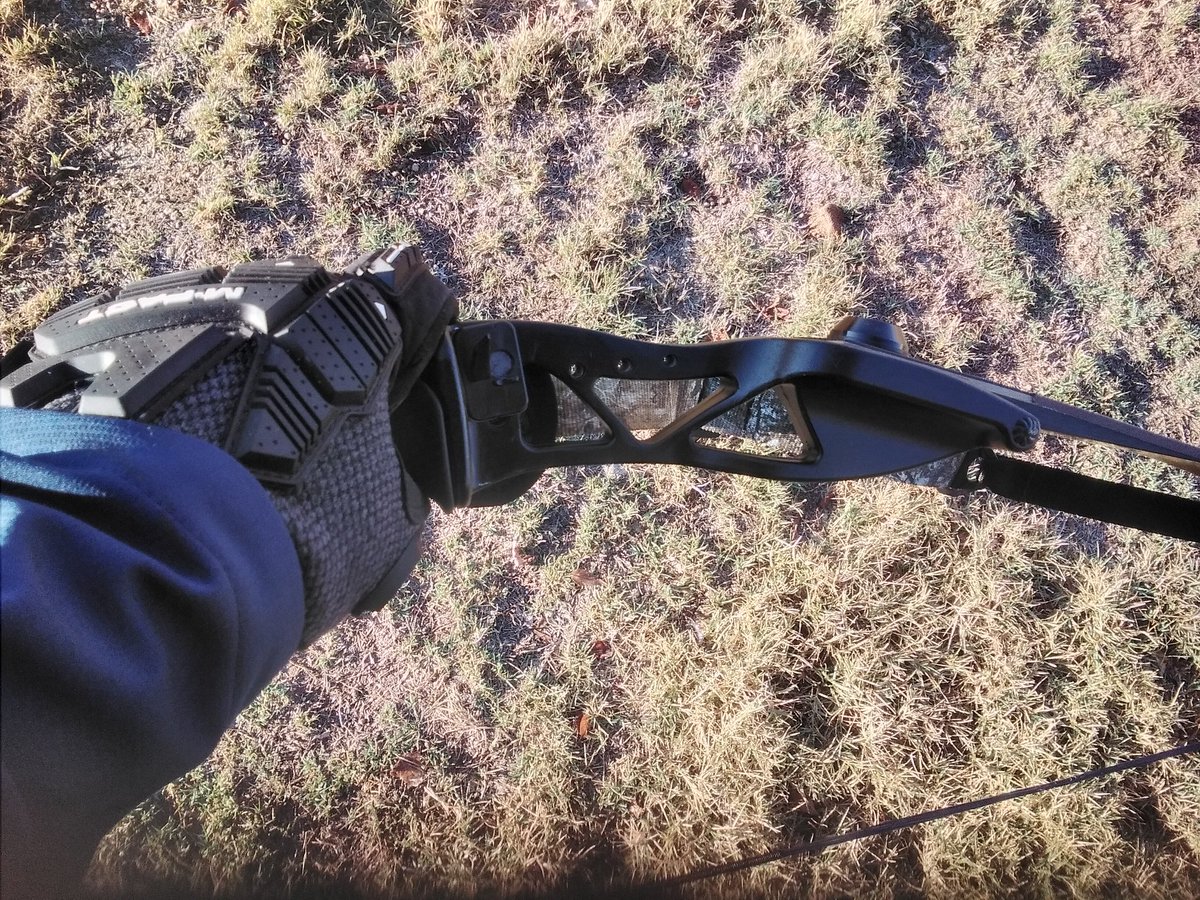 DannyGameDesign's tweet photo. Grateful for #GoodFriday on the range 🏹🎯 Still sticking to traditional archery only; no sights and no compound. 50 yards is about my max range with a 55lb weight bow, but this was also my 5th/6th attempt. #archery https://t.co/xw5RZQY4RU