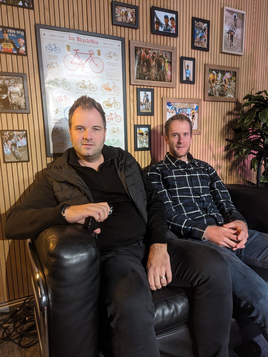 "Tot mijn knieën d'erin, da doenek nie geire."😀☺️

Drukke kerstperiode in het veldrijden waarvoor <a href="/daansoete/">Daan Soete</a> gelukkig net op tijd is hersteld. 

Gisteren werd ie alvast 13e in Mol. En dinsdag was ie te gast bij <a href="/PickxSports/">Pickx Sports</a> in AFL 5 van "Derailleur'.

🔊cutt.ly/d0BCfhF