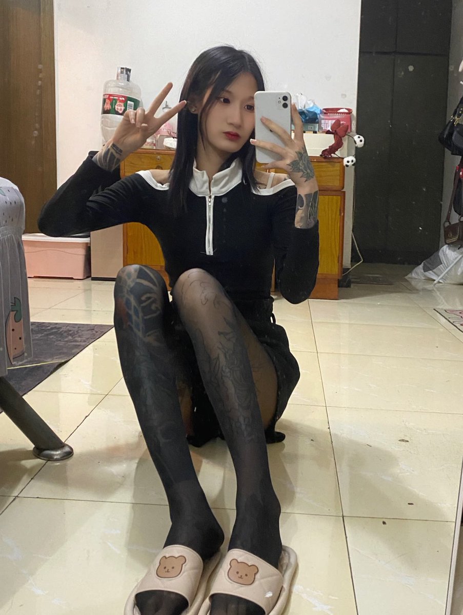 这么精神的同时脚又这么大，高贵死了。

#精神小妹 #女性崇拜 #ATM奴 #早泄 #无脑上供 #自毁 #绿帽 #脚奴 #足控 #素人开发 #原味 #冤种 #贱狗 #辱骂 #盯射 #脚奴 #舔狗 #反差 #榨精 #洗脑 https://t.co/VZlQbsJVMn
