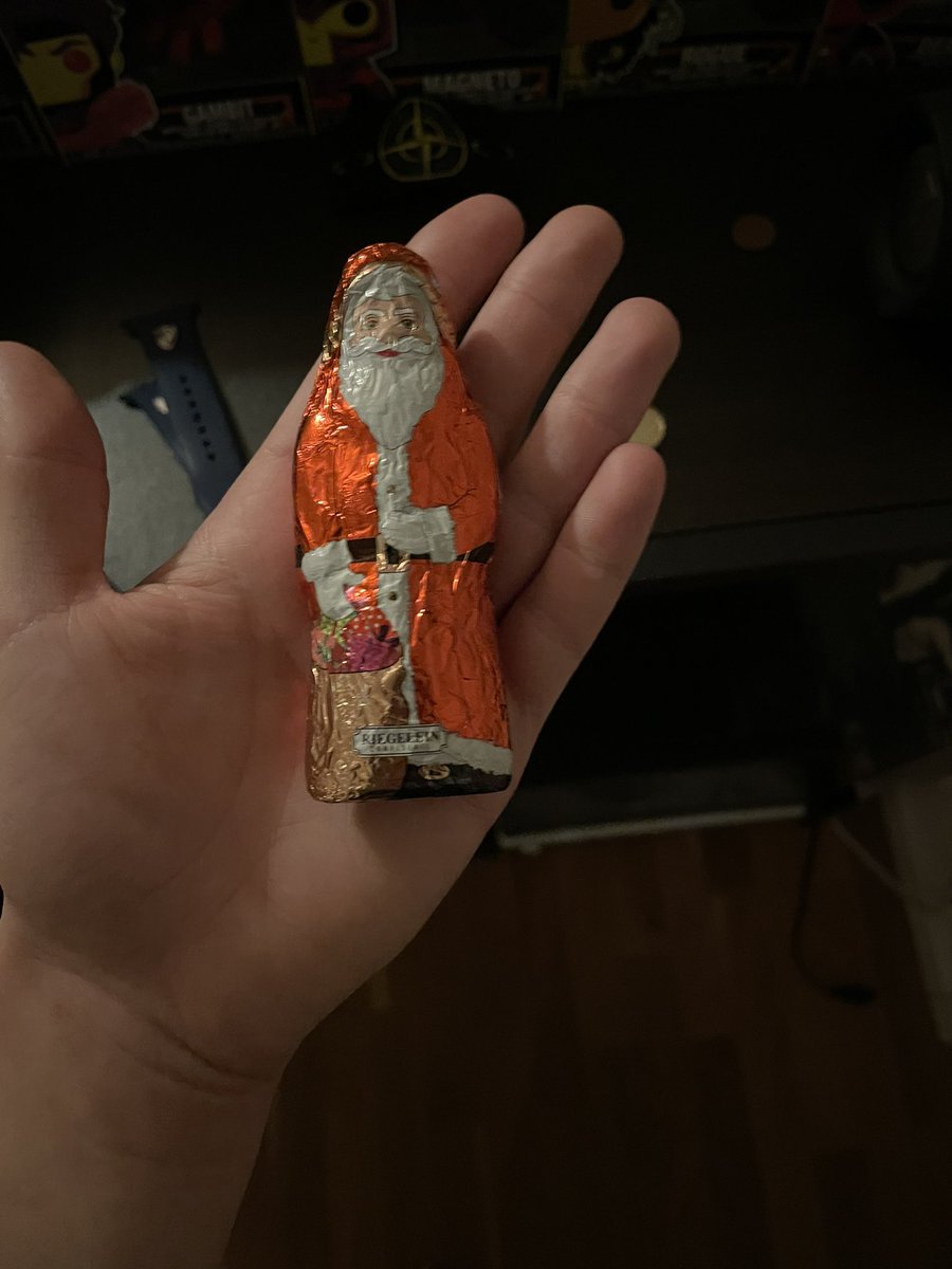 McOskish's tweet photo. Vilken överraskning som hoppade fram från dagens lucka #lucka24 #julafton #jul #tomte #choklad https://t.co/ctbDlO2dz3