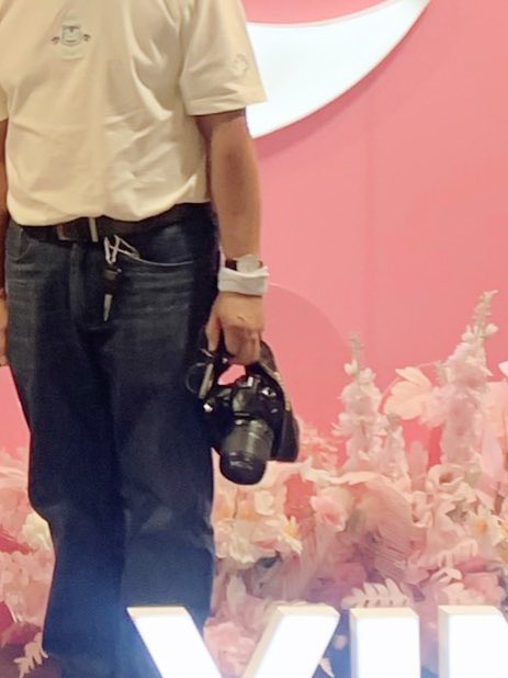คุณพ่อคุณแม่น้องวอน่ารักมาก คุณพ่อพกกล้องมาถ่ายรูปลูกชายคนเก่งด้วย🥺🫶🏻✨

#YinWarConcert ; #warwanarat