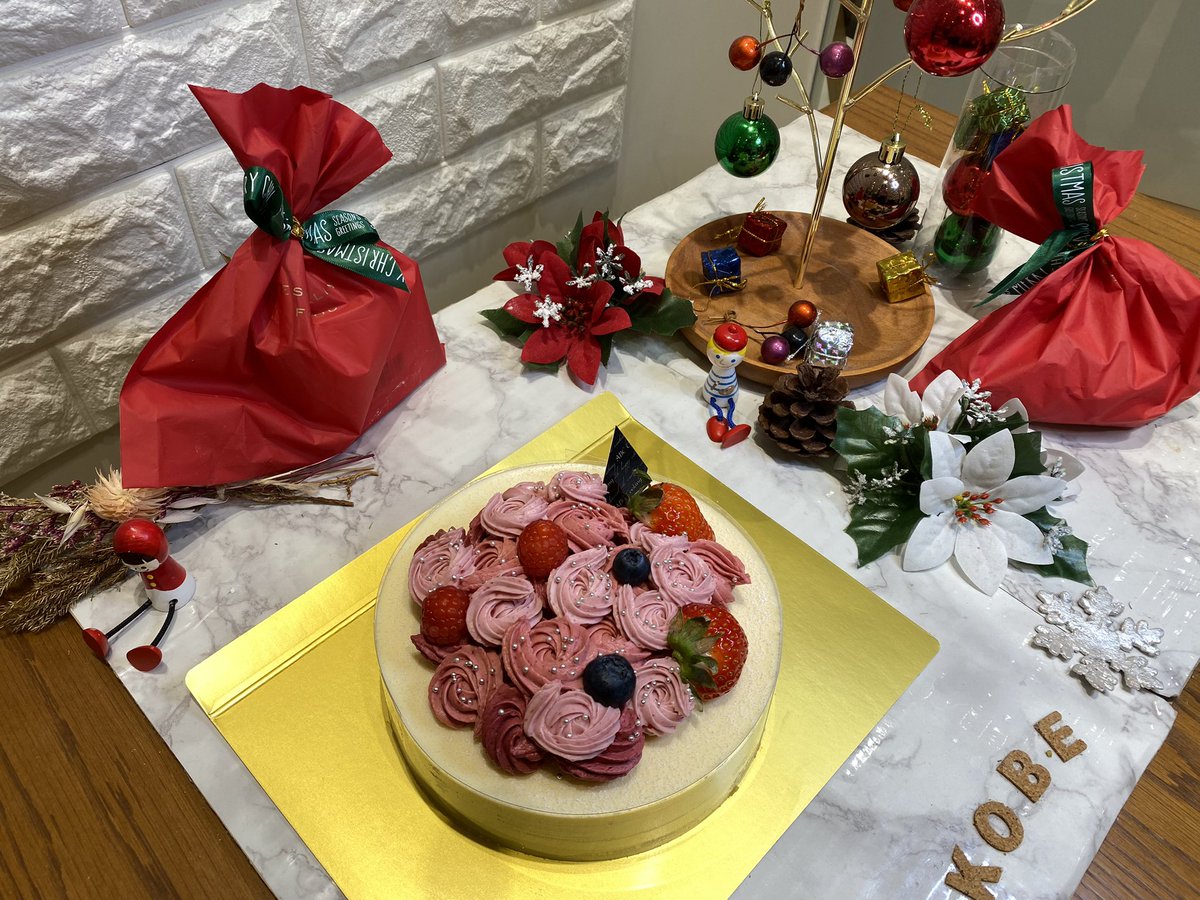 _y_u_i_s_a_n_'s tweet photo. クリスマスケーキ!
作った🙌
他力本願です 笑
#ABC
#cookingstudio https://t.co/JmHgGolbWS