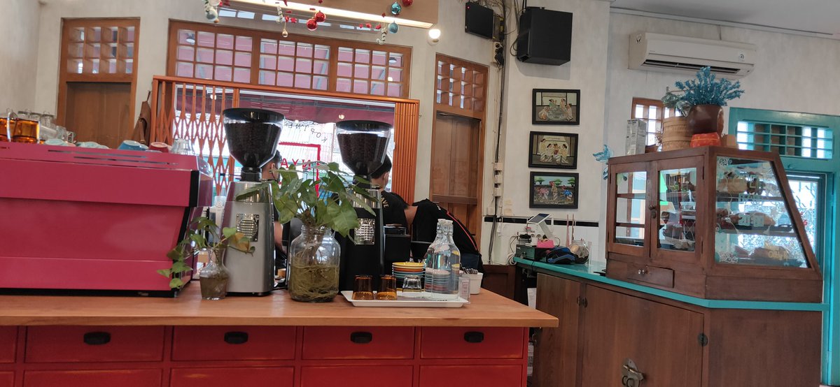 Mampir ngopi di Kopi Tjap Nyah Lemu - Solo