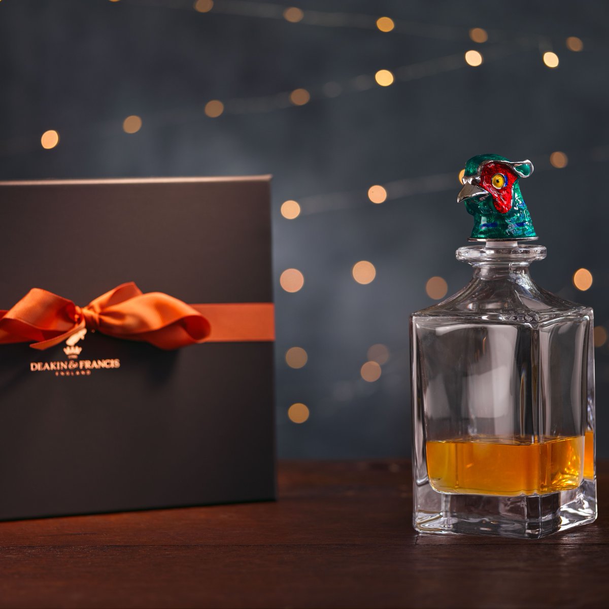 deakin_francis's tweet image. Catching attention with the metal plated pheasant head stopper which is hand-enamelled in a deep green and red pattern with silver break, this masterfully designed crystal decanter is worth to be your favourite item this year. 
#DFHoliday #decanters #GiftsForHim #DeakinandFrancis