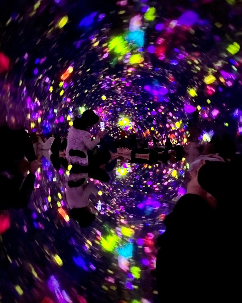 KNOCKltd's tweet photo. Merry Christmas!  If you are looking for a pleasant romantic program for the holidays, you must visit the Tokyo Teamlab museum. Fantastic sight and experience for a lifetime!

#japan #tokyo #teamlab #lightshow #digitalart #romantic #indoor #letsseejapan https://t.co/9feiYlVlvt