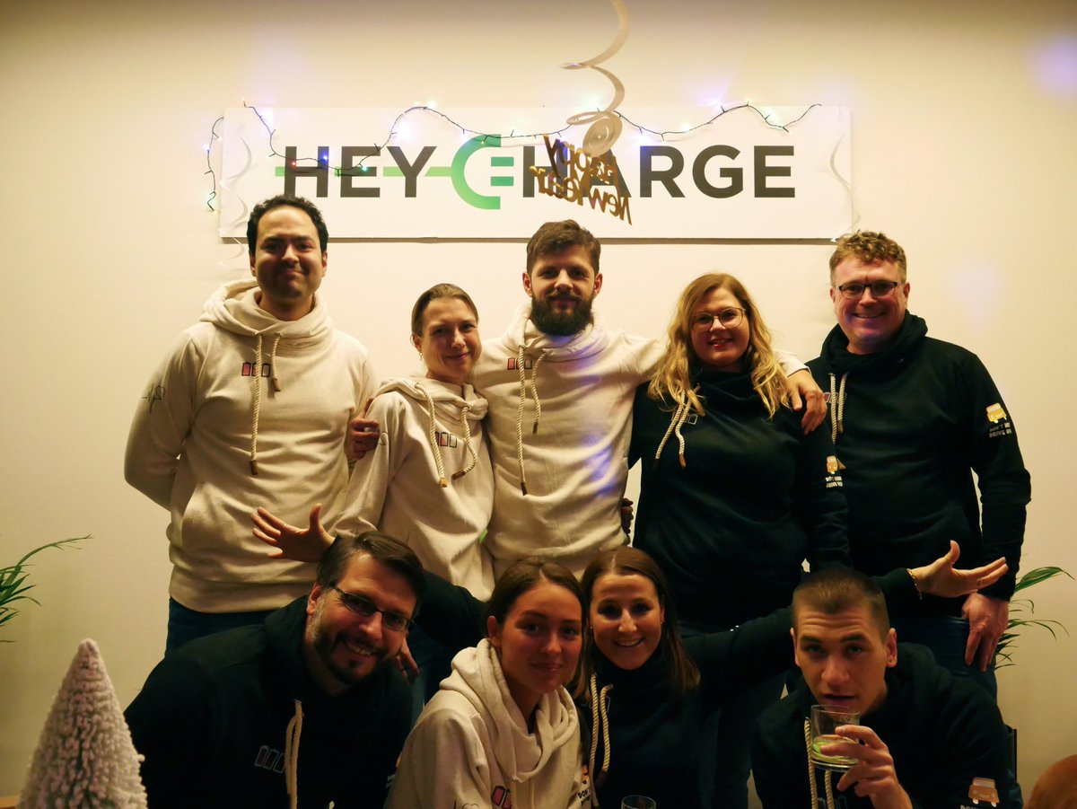 The Chargers wishing you &amp; your families Merry #Christmas!🎅🎄May this Christmas bring you many reasons to smile. Share this wonderful time of year with those near &amp; dear to your heart.💚Disconnect from stress (at least for a few days) &amp; recharge your batteries.🔋