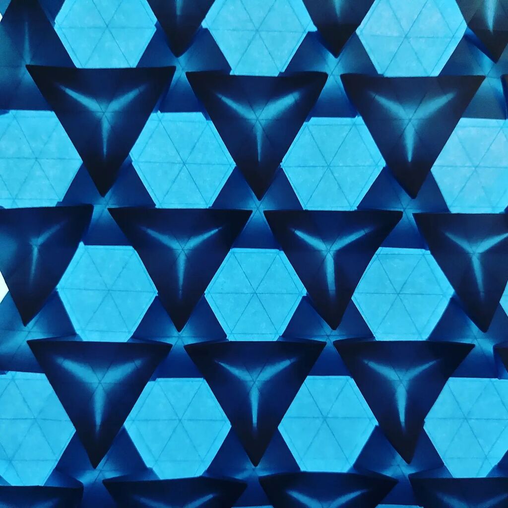 TweetsSanjay's tweet photo. #origami #tessellation #ericgjerde https://t.co/zJHTDzBhtI https://t.co/sskmi7aiKI