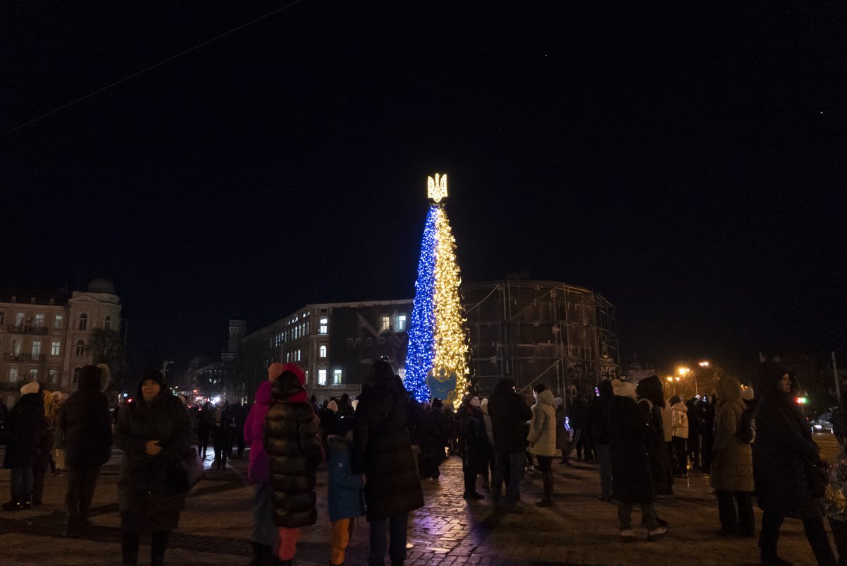 En ce jour de veillée de Noël, un 24 décembre qui marque les 10 mois du début de l'agression russe, nos pensées vont à l’#Ukraine.

Chers amis ukrainiens, vous qui passez les fêtes à la lumière de votre courage, nous vous adressons un message d'espoir.

L'Ukraine n'est pas seule.