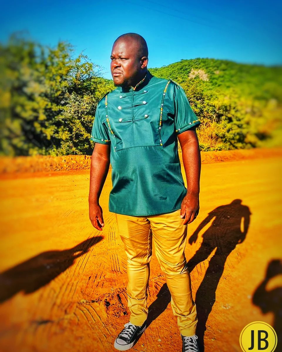 Jacquel64169376's tweet photo. Andani looking super fabulous &amp; dapper🔥😎 rocking his military VenTrad. off to a wedding 💃🙌... When my clients are happy, I'm happy too😁🙏💃. Thank you for the support, much appreciated 🙌.
Need to look good for a special occasion, Feel free to DM for orders😁💃💃
#venda https://t.co/ighTfniGW0