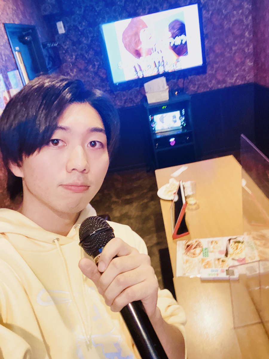 ba_kragkn_dy's tweet image. 映画、カラオケ、ラーメンとすごく楽しいクリスマスを過してます。
1人ですけどね🎄