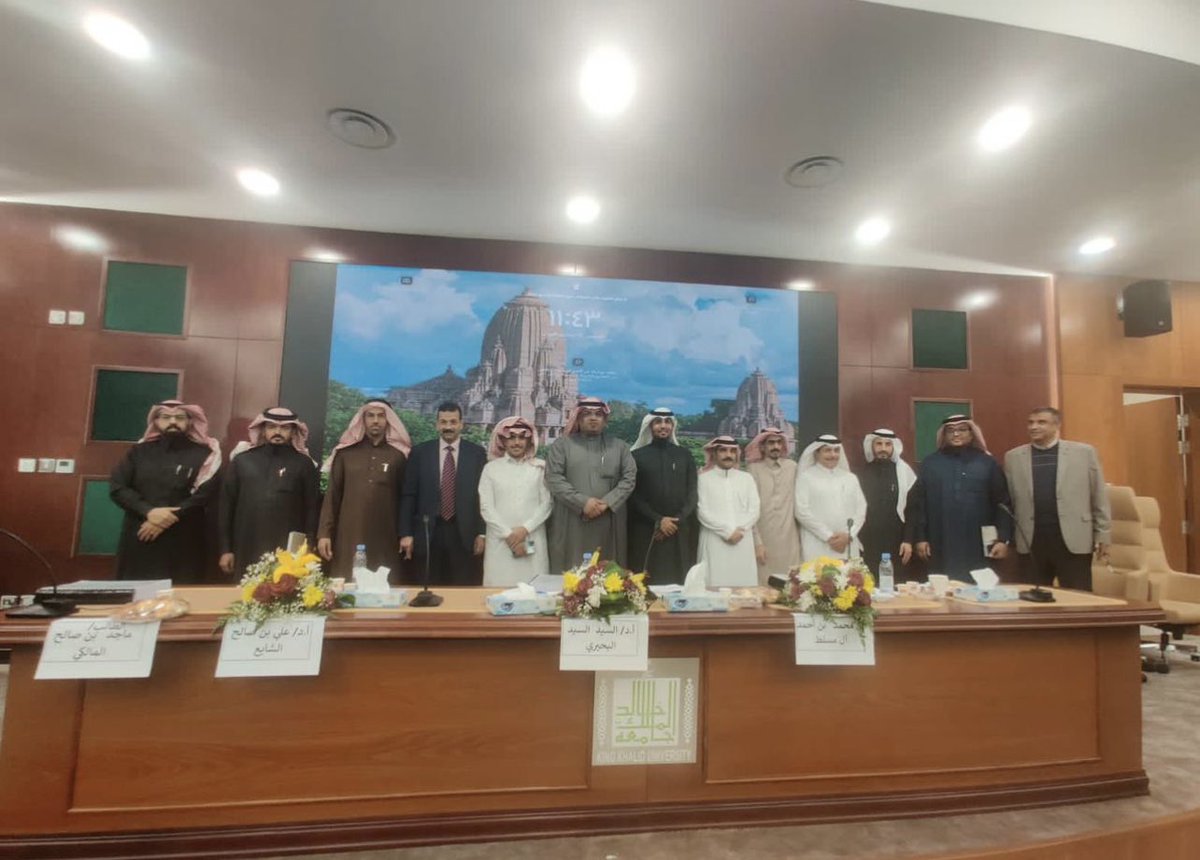 نبارك للحبيب الأريب ماجد المالكي حصوله على درجة الدكتوراه في الإدارة و الإشراف التربوي من جامعة الملك خالد بأبها، نسأل الله أن تكون له عوناً على طاعته ، ورفعة في الدارين . 
الف مبروك يا دكتور ماجد ،،، نفع الله بك، و أنار دربك ،،#جامعه_الملك_خالد