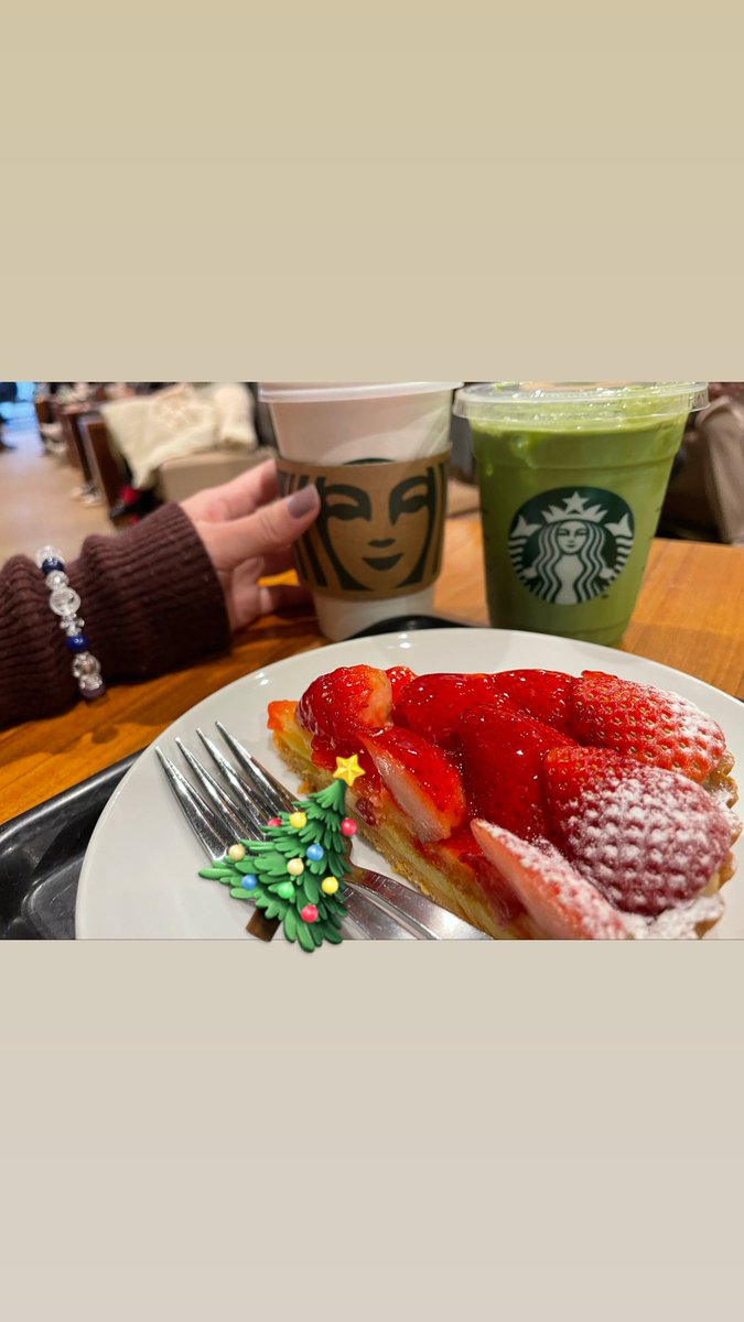 managamingu's tweet photo. クリぼっちなので、リア充の姉横取りしてスタバ🎅🏻 https://t.co/APQUaXIHWZ