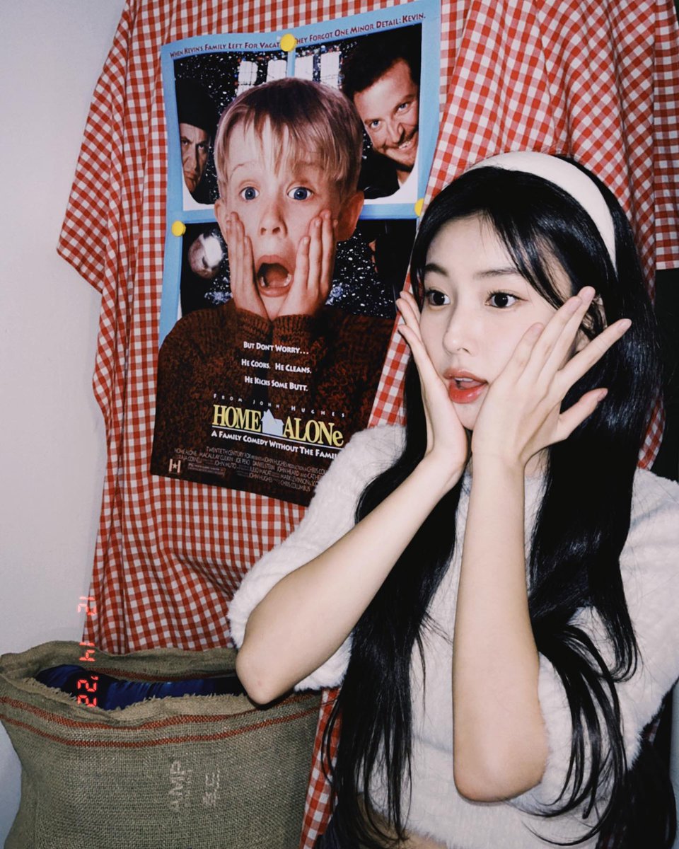 hyempics's tweet photo. ig update 🎄🧑🏻‍🎄🦌 https://t.co/RKS39iJvLq