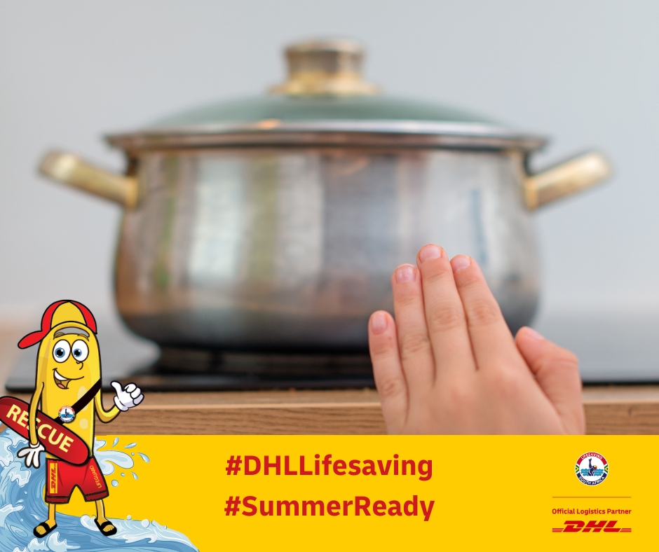 LifesavingSA's tweet photo. Always watch small children around water
Empty or cover kettles, pots, buckets, and basins.
Turn off all taps and close toilet lids.
Never leave small children alone in a bath.
Don’t play in ditches and drains.
#DHLLifesaving #DHLWatersmart #DrowningPrevention #SummerReady https://t.co/wCeC0MYevZ