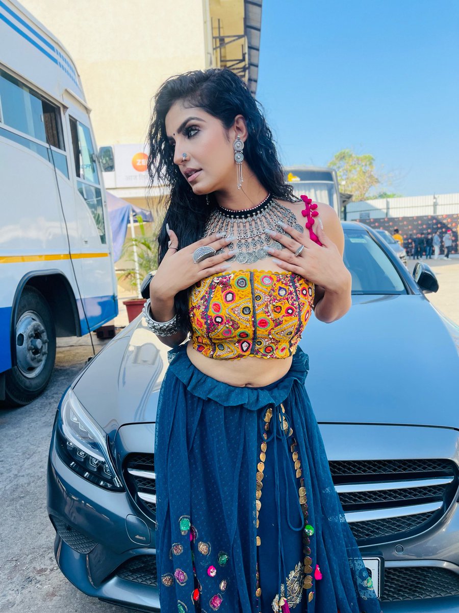 RupaliJagga's tweet photo. O Jugni o..Patakha Guddi oo..🔥
Nashe mein udi jaaye re haaye re🍸
Watch Me Tonight In SaReGaMaPa Li’l Champs 9pm only on @zeetv and  a surprise awaits you in tomorrow’s episode 🧨
@ZeeTV https://t.co/JAHKq1AKvj