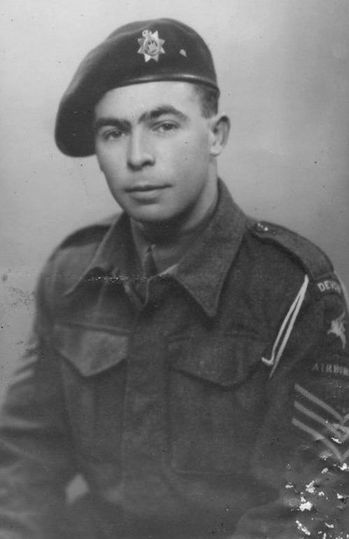 6thairborne's tweet photo. Sgt. Stanley Nelson Higginson, No.13 Platoon, "B" Company, 12th Battalion The Devonshire Regiment.
KIA by sniper aged 26 on Operation Varsity buried Venray War Cemetery
#12thDevons
https://t.co/m0OWEmkA3T https://t.co/Lwyz8iIGE0