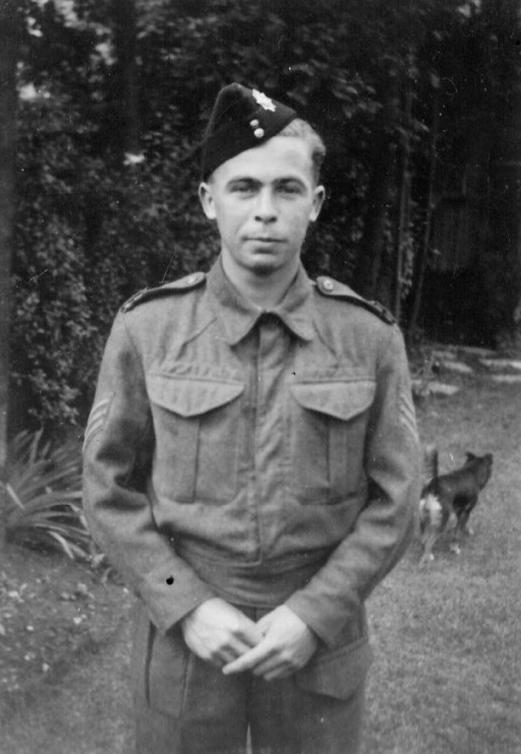 6thairborne's tweet photo. Sgt. Stanley Nelson Higginson, No.13 Platoon, "B" Company, 12th Battalion The Devonshire Regiment.
KIA by sniper aged 26 on Operation Varsity buried Venray War Cemetery
#12thDevons
https://t.co/m0OWEmkA3T https://t.co/Lwyz8iIGE0