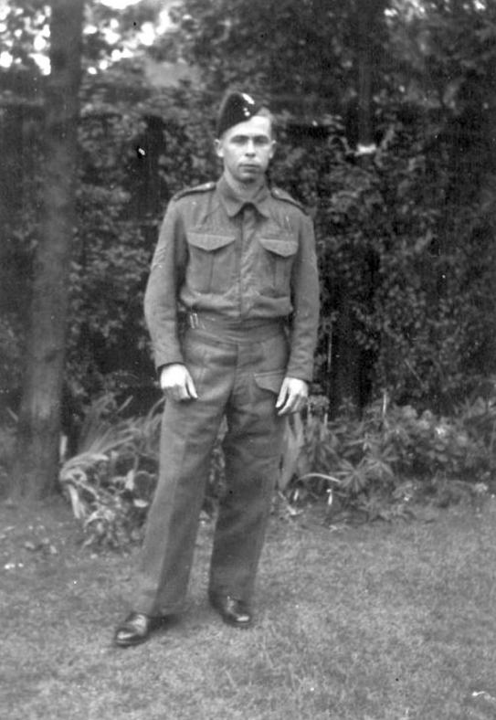 6thairborne's tweet photo. Sgt. Stanley Nelson Higginson, No.13 Platoon, "B" Company, 12th Battalion The Devonshire Regiment.
KIA by sniper aged 26 on Operation Varsity buried Venray War Cemetery
#12thDevons
https://t.co/m0OWEmkA3T https://t.co/Lwyz8iIGE0