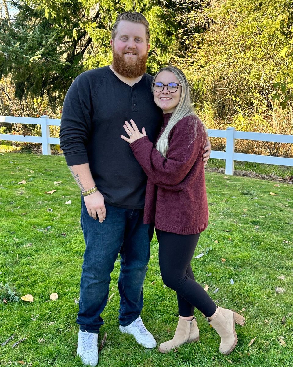 Jmusic_SUSO's tweet photo. Happy Birthday to the best wife, friend, and mom out there. Logan and I love you so much beautiful 💙 @AshleyWarren33 https://t.co/UD7FryN5no