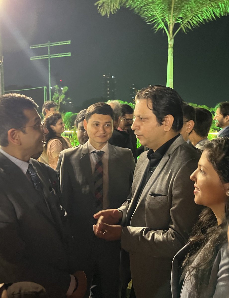 ReshmaMutha's tweet photo. Got an opportunity to meet and greet the Hon’ble Chief Justice of India Dr. D. Y. Chandrachud during a felicitation ceremony organised by the Bombay Bar Association and AAWI.
.
#cji #lawyer #firstgenerationlawyer #opportunity #law #legal #litigation https://t.co/yICgaSjm8O
