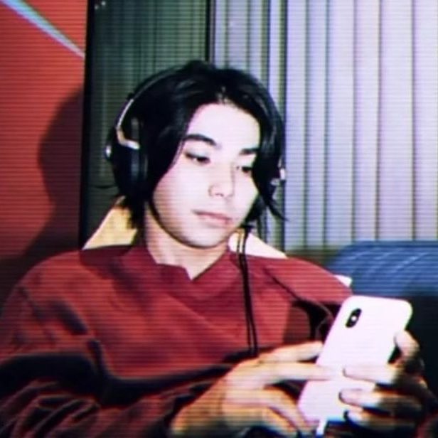 lovmonth's tweet image. oh wow they really made him put on that ugly wig when he looked like THIS in real life